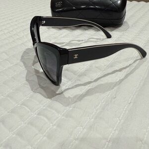 CHANEL Acetate CC Cat Eye Sunglasses 5271-A Black